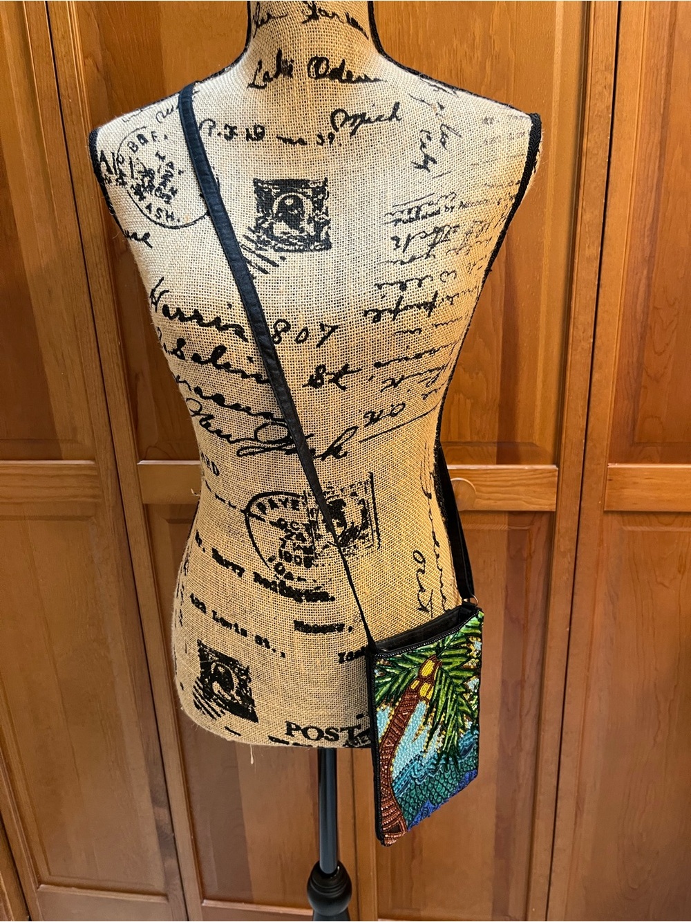 Crossbody beaded bag in tropical print - Picture 4 of 5